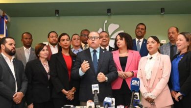 Foto de Diputados de la Fuerza del Pueblo condenan ejecuciones policiales