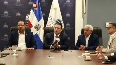 Foto de Gobierno y Anadega acordaron mantener el uso de tarjetas en gasolineras mientras se encuentra una solución