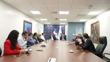 Foto de MICM y Pro Consumidor iniciaron conversaciones con Adanegas para discutir comisiones por pagos con tarjeta
