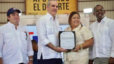 Foto de Abinader entrega 400 títulos de propiedad en Salcedo