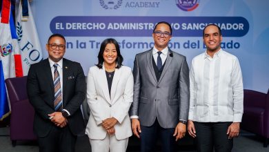Foto de Juristas analizan el papel del derecho administrativo