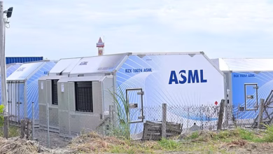 Foto de Las acciones de ASML cayeron un 6,5% tras un informe de que China ha comenzado la producción en masa de equipos de litografía DUV.