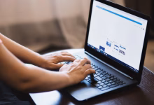 Foto de La descripción general de la IA de Google se apoya en Facebook, según un estudio