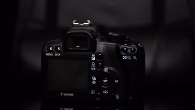 Foto de Canon ha registrado tres nuevas cámaras. Puede ser un homenaje digital al legendario AE-1.