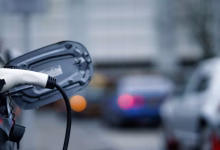 Foto de Nuevos datos muestran que las baterías de los vehículos eléctricos duran mucho más de lo que piensan los consumidores, pero las ventas siguen cayendo en EE. UU.