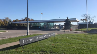 Foto de Las ventas de GM en el segundo trimestre cayeron un cuatro por ciento a medida que disminuyó la demanda de vehículos eléctricos y Toyota cerró
