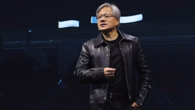 Foto de Una chaqueta de cuero de Jensen Huang se vendió en Sotheby’s por 960.000 dólares, 96 veces su valor minorista.